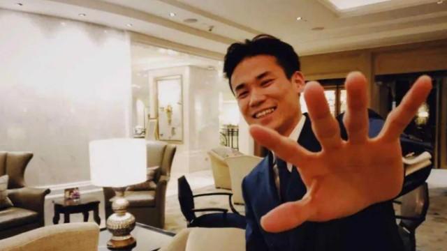 四年前，他靠倒卖口罩一年狂入60亿元，住5万一夜酒店，如今咋样