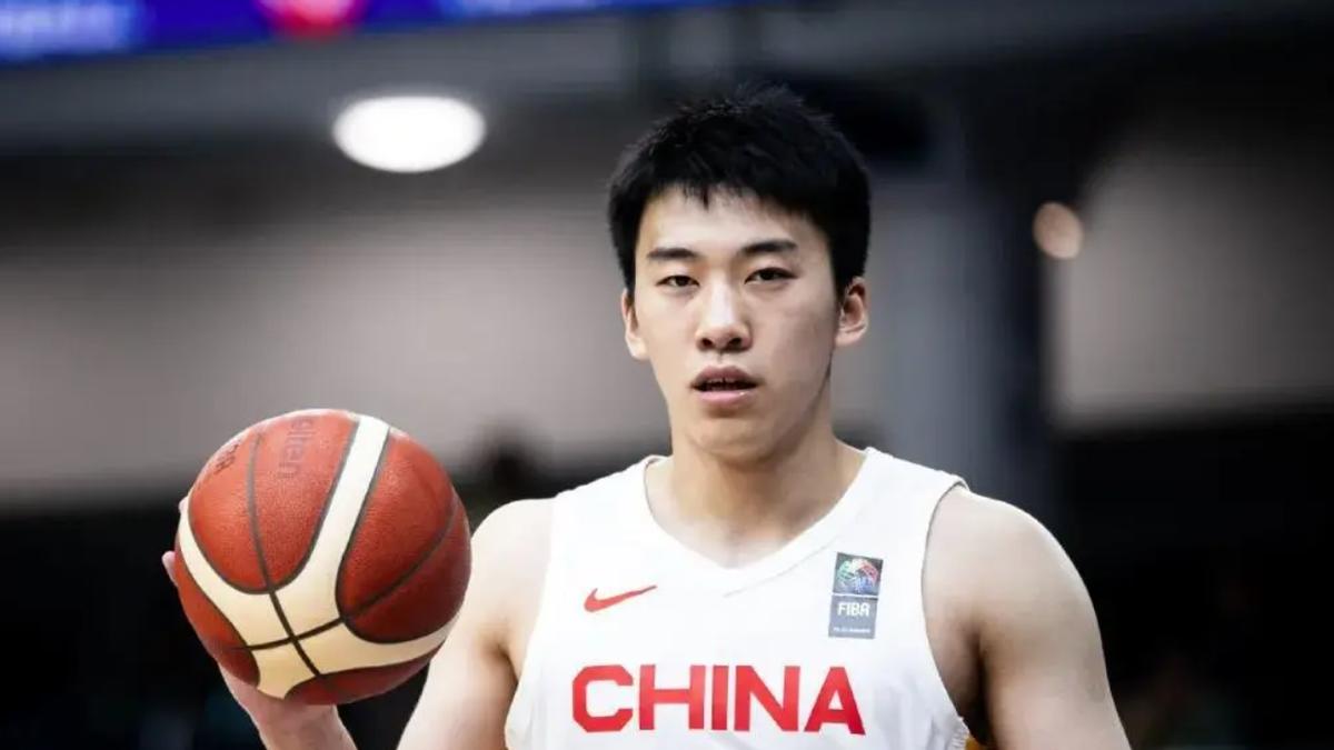 三年后中国男篮阵容有多强？杨瀚森领衔，赵睿控场，周琦只能替补