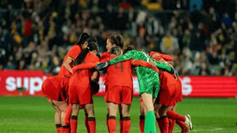 0-2！中国队爆冷不敌弱旅，9分钟丢2球，球迷遗憾