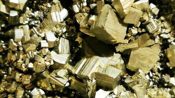 泽连斯基邀特朗普一同赚“大钱”，却被德媒泼冷水！特朗普对“宝藏图”不感兴趣