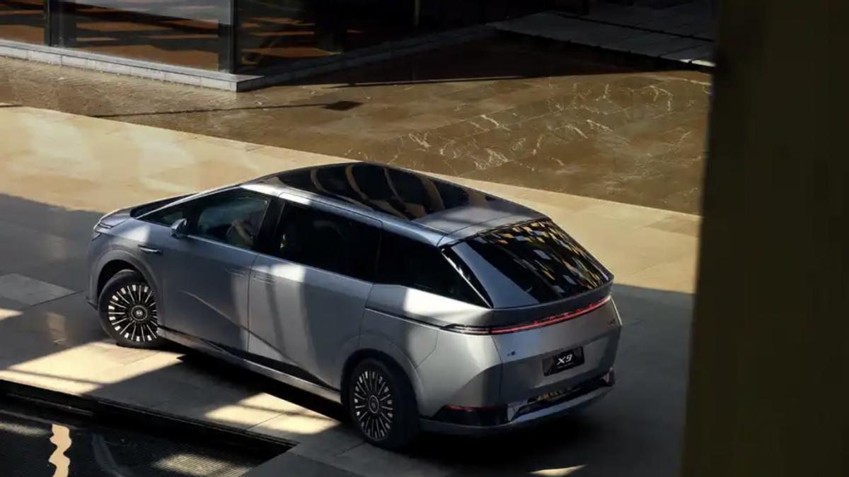 新款小鹏X9最低35.98万起，老车主真的会羡慕吗？