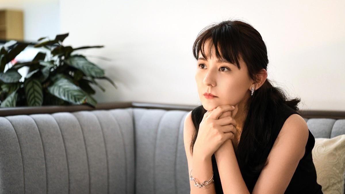 热依扎，亮相春晚，历经2次涅槃，与原生家庭和解，感情成谜