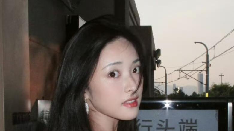 沈月看到半裸男模，网友：这瓜保熟！