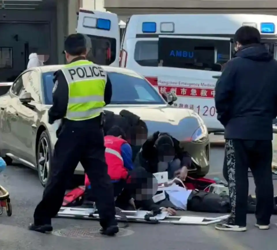 小米一交付中心突发车祸！车主新提车未出园区便撞人