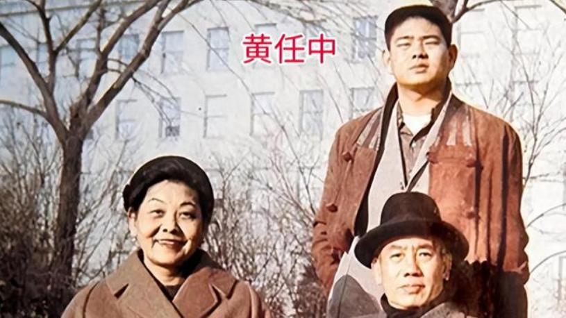 他年赚56亿花20亿泡妞，败光家产后凄惨离世，给儿子留下26亿巨债