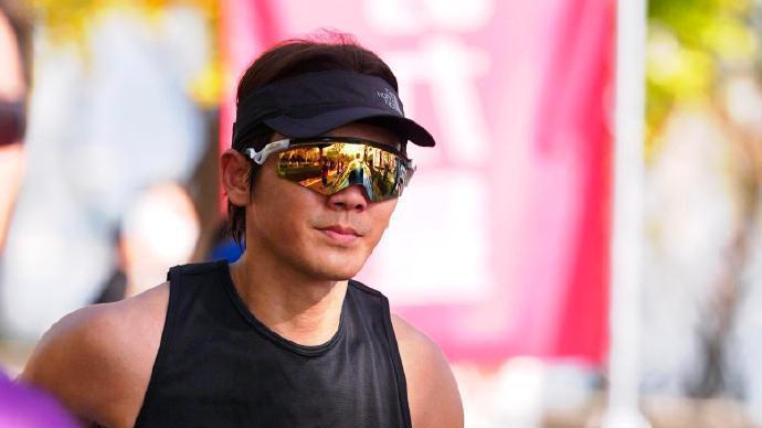 51岁钟汉良跑全马庆生状态惊艳！《亦舞之城》母亲谎称孙子夭折，虐心剧情看哭观众