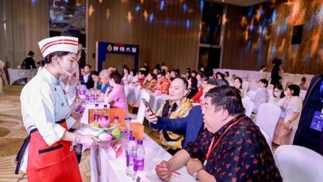 创新技艺引领，文化元素赋能 小仙森·遇见仙炖作品《夏·雨荷》获燕窝顶级赛事桂冠