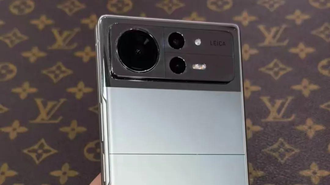 最超值的小米折叠屏！骁龙8+12G卖1666元，还能升澎湃3.0