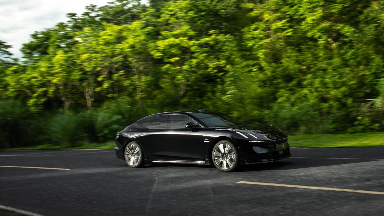 50度陡坡挑战升级，领克10 EM-P以智电四驱赢得全程从容