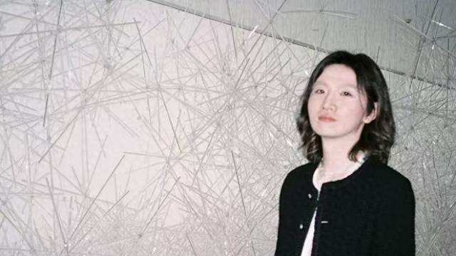 好利来大公子穿女装惹争议！自称是妹妹点赞网友评论，承认变女人