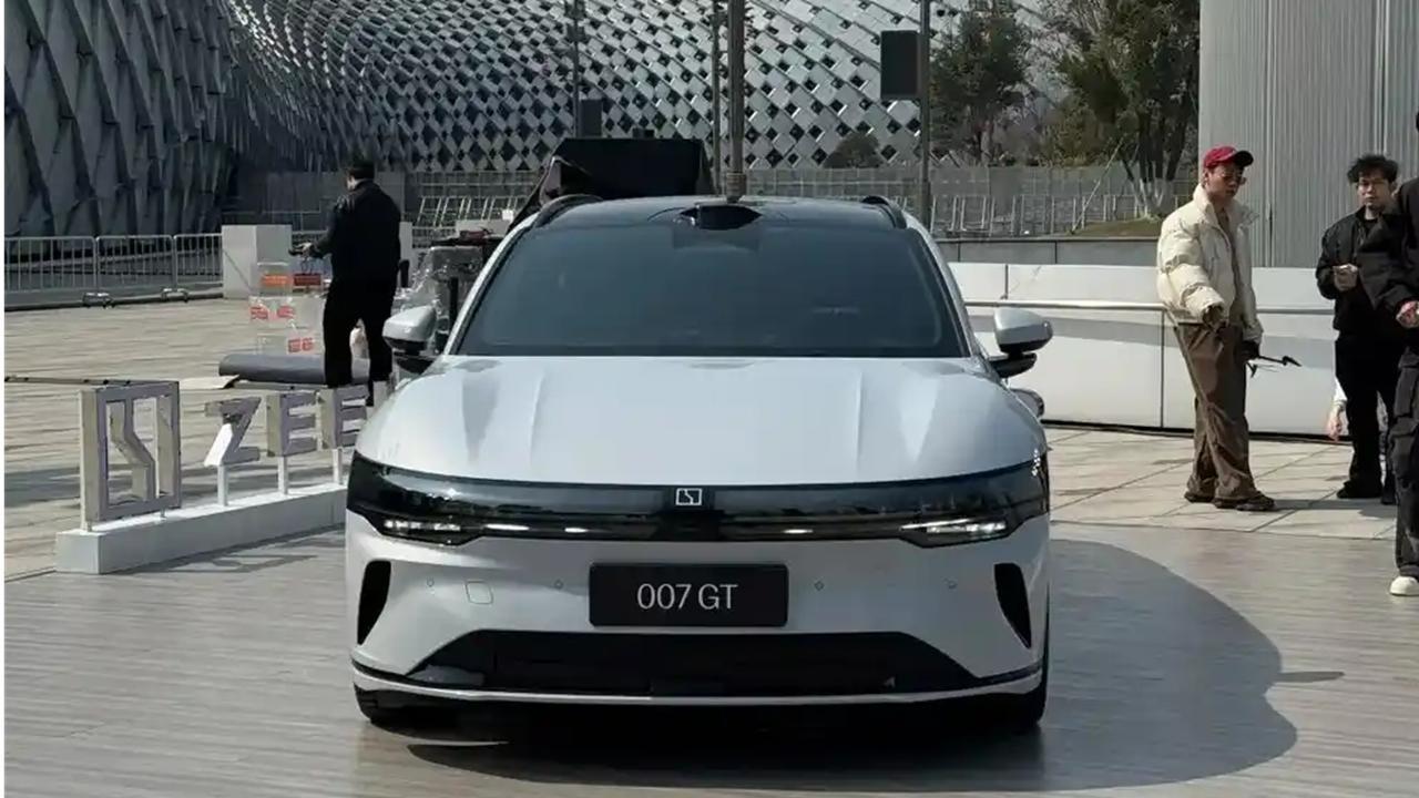 新车预告：极氪007 GT，速度与激情，你准备好了吗？