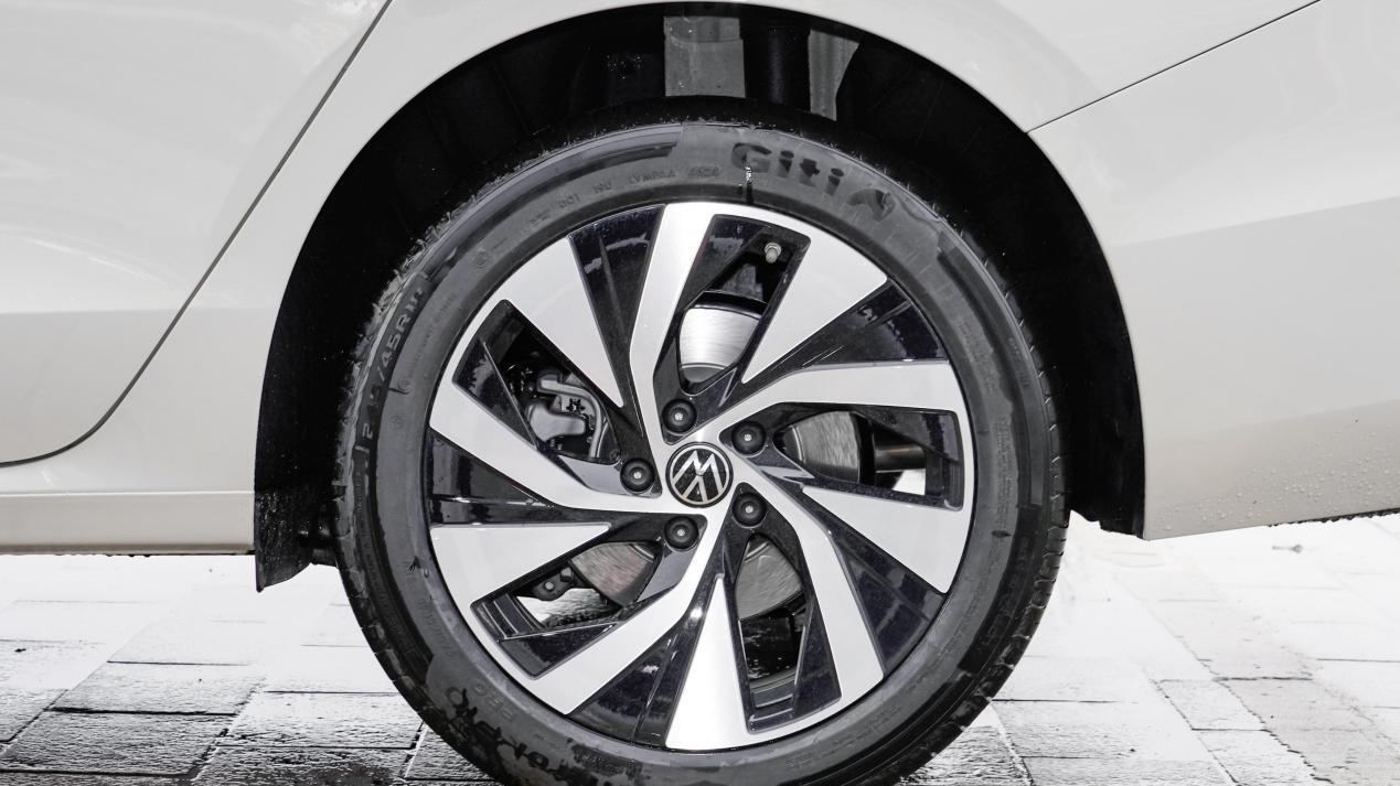 大众帕萨特2025款上市：商务基因融入年轻化元素