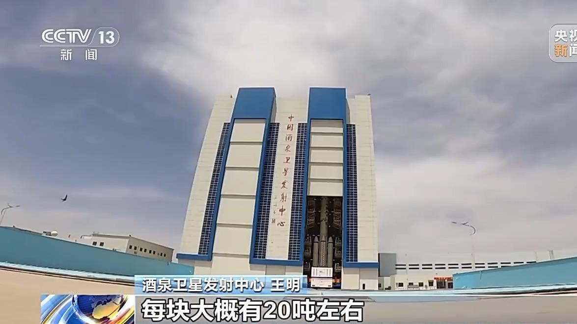 神舟二十一号垂直转运，这些细节首次公开：仅厂房门就高70多米 连接2大航空基地的路通了！火箭转运畅通