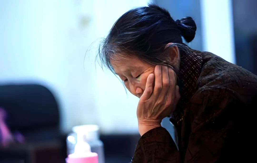 年前我把135万积蓄都给了女儿，年后女婿的一个朋友圈，让我伤心欲绝。