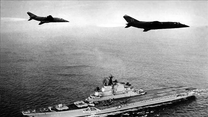 1143型航空母舰，为何装载大量武器装备