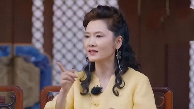 何赛飞从影39年不被关注，李庚希的一次获奖把她推向风口浪尖