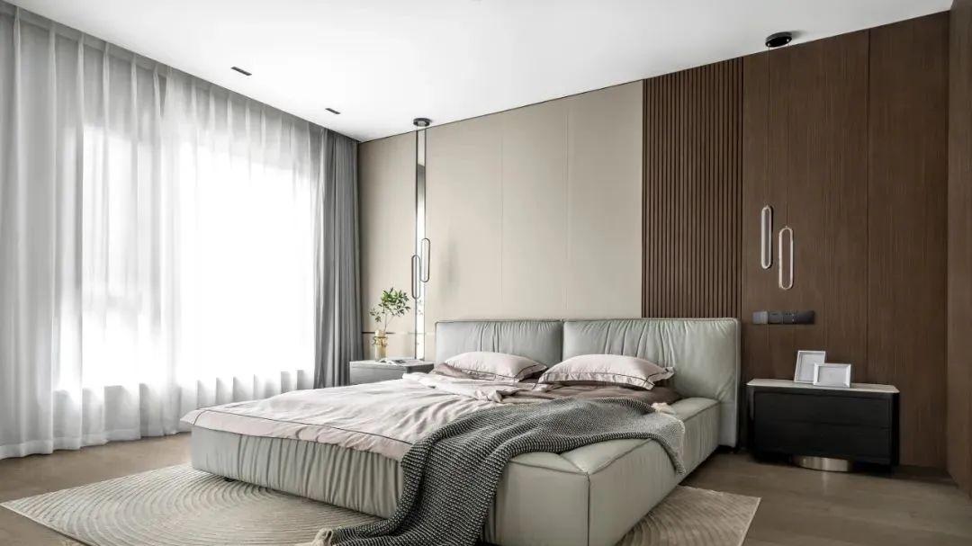 卧室丑？是你床头背景墙没装对吧