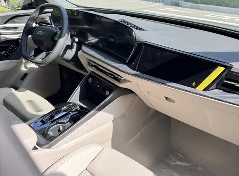 4米8车身+华为乾崑！新奥迪Q5L实拍，272马力太香了