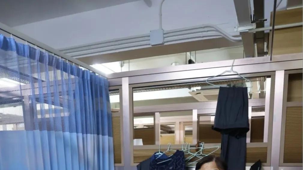 80岁TVB“老顽童”秦煌帮长女还债300万，结果孩子音讯全无