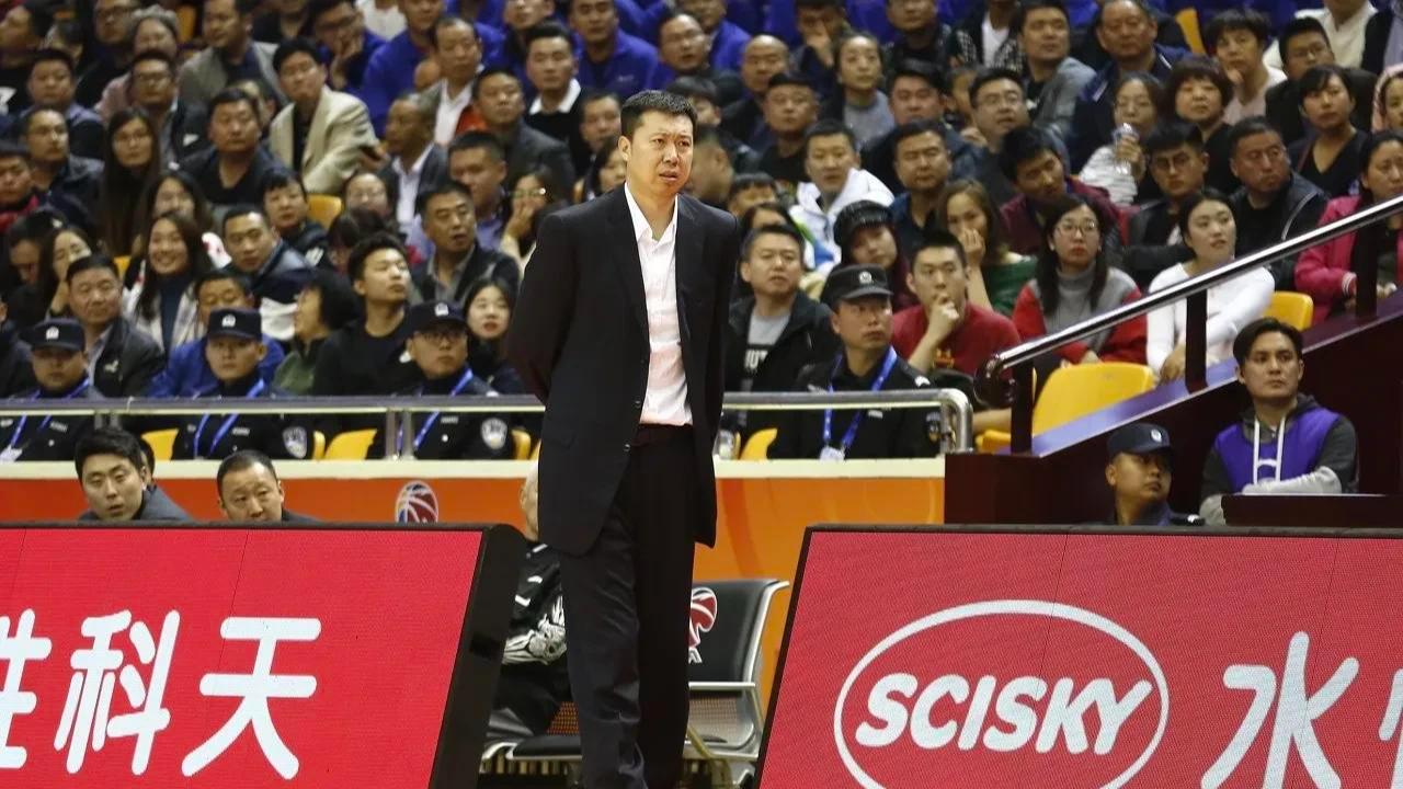 中国女篮传来好消息！王治郅火线加盟教练组，67岁宫鲁鸣终迎强援
