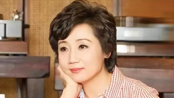 歌手张德兰：27岁为爱隐退，43岁转行学医，嫁人34年无儿无女