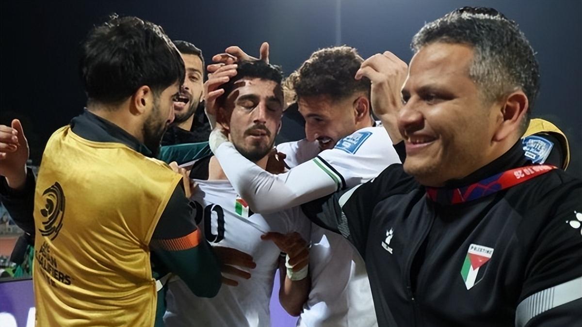 98分钟鱼跃冲顶绝杀！18强赛奇迹夜：首支出局队产生，2队已出线