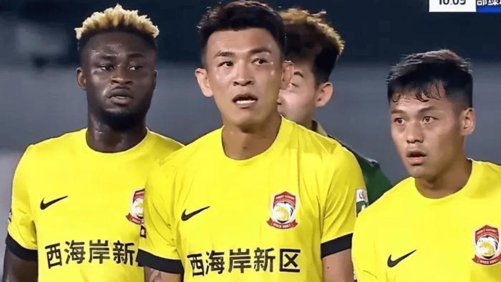 浙江队客场2-0青岛西海岸，中超争冠与保级格局再生变数，国安保留争冠希望，4队盼保级