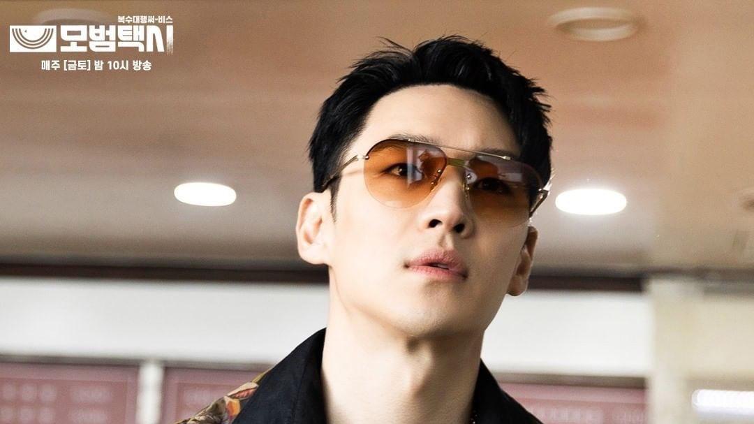 韩剧推荐：《模范出租车》全集完整版，“如果法律不能惩罚坏人，你愿意亲手按下复仇的按钮吗？”