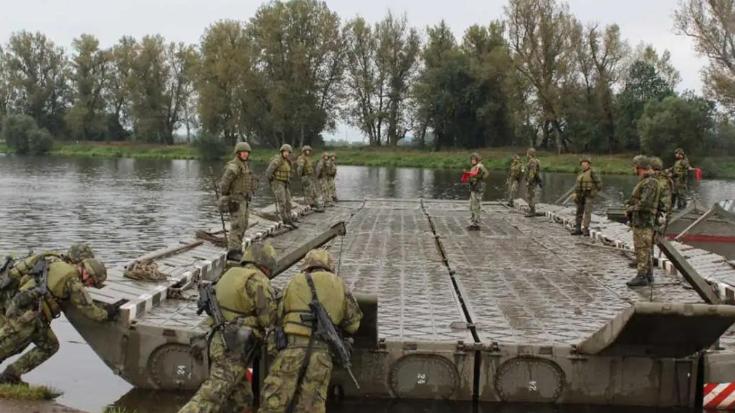 俄乌战场陷绝境 ， 泽连斯基求谈普京遇强手