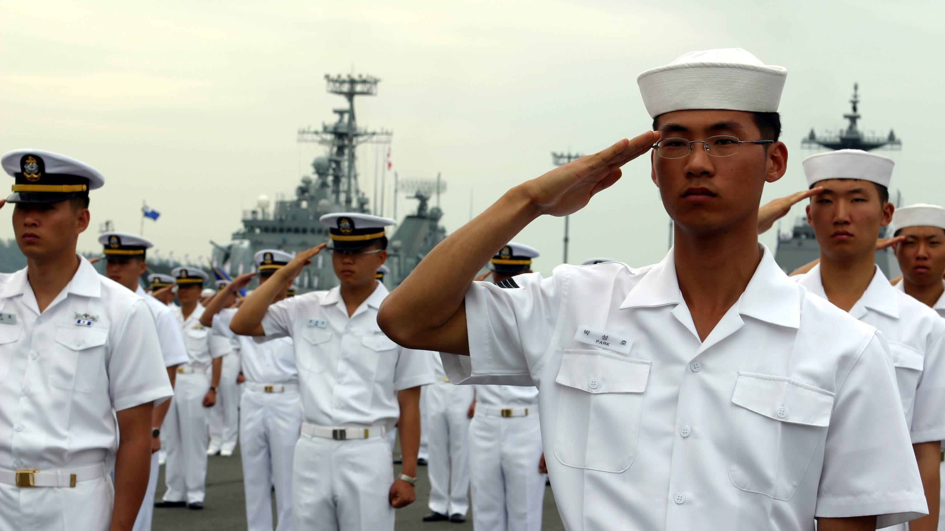 为什么韩国士兵喜欢喊“忠诚”？真相原来是为了拍马屁！