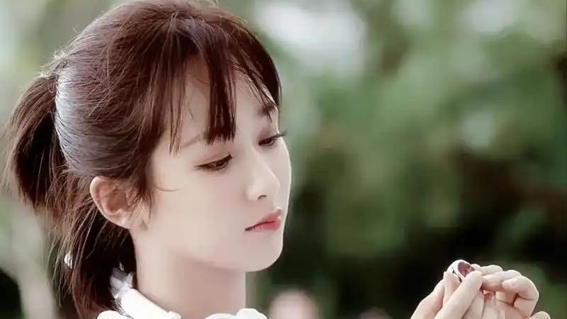 杨紫与刘亦菲同款造型，对比之后，谁才是国色天香一目了然