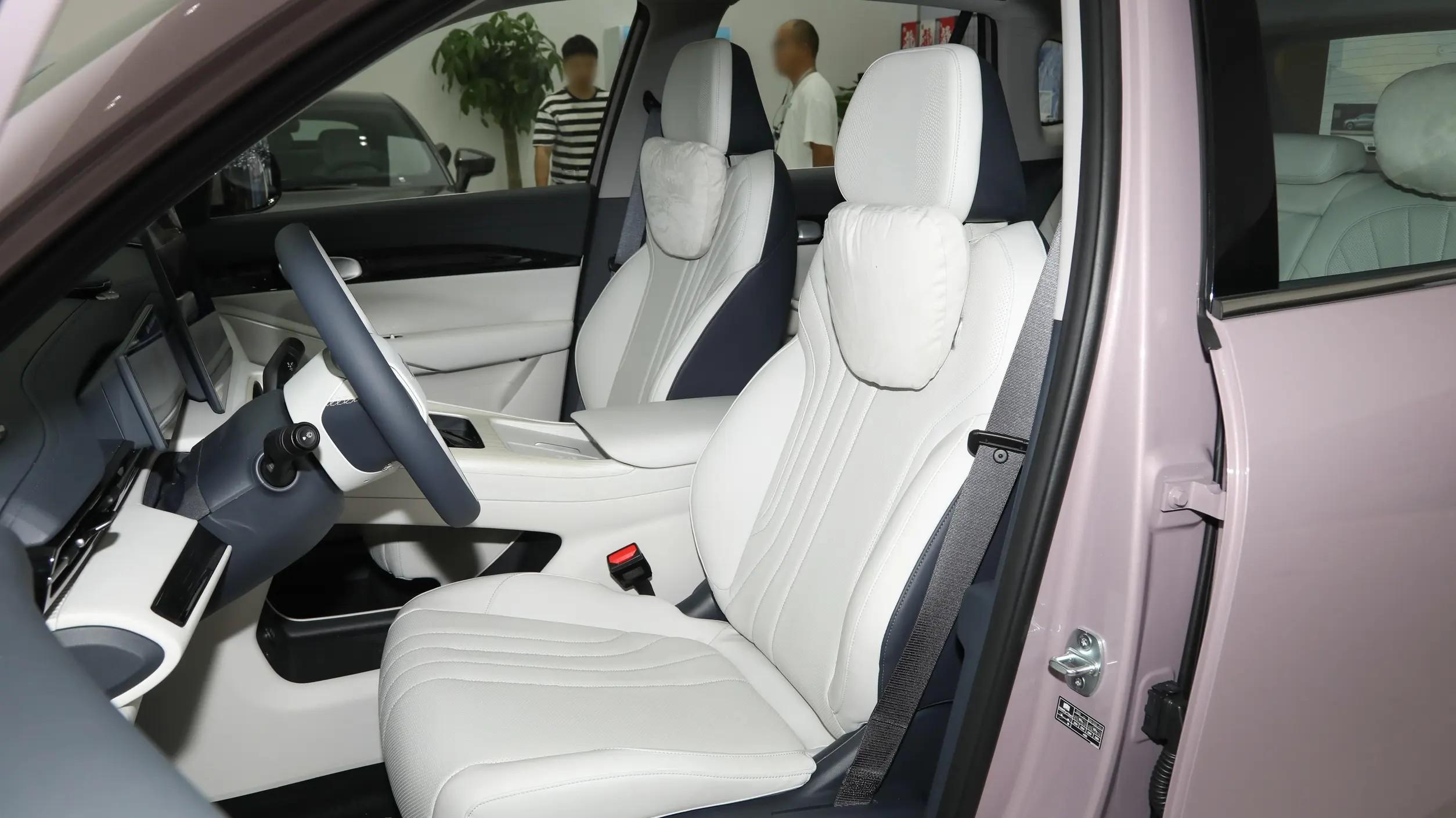 吉利银河E5外观漂亮，空间充足，配L2级智驾系统，适合家用