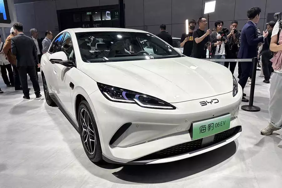 比亚迪海豹 06 登场，轿车市场风云将变？
