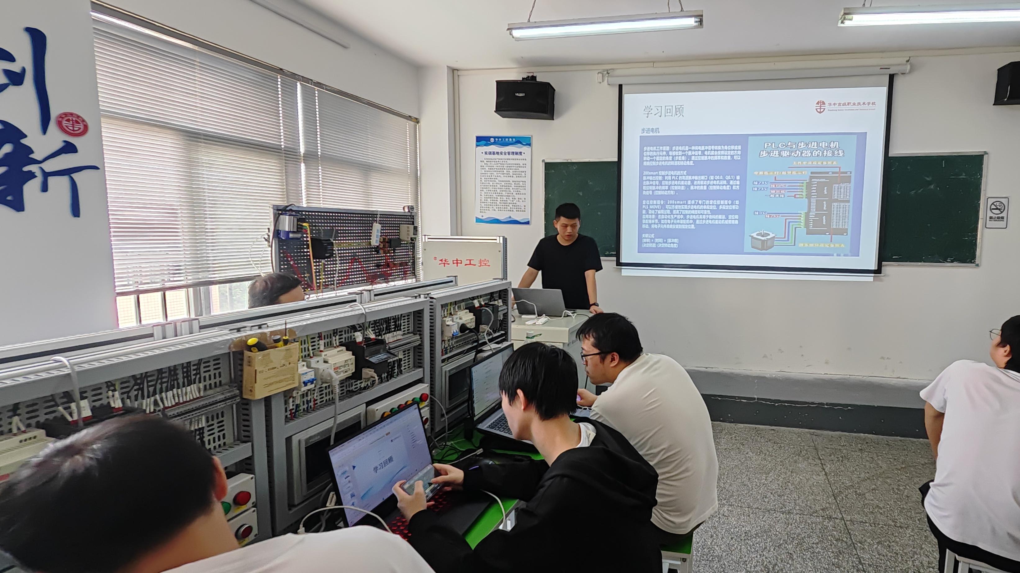 学PLC怕被坑？老学员推荐武汉十大电气自动化PLC培训学校！