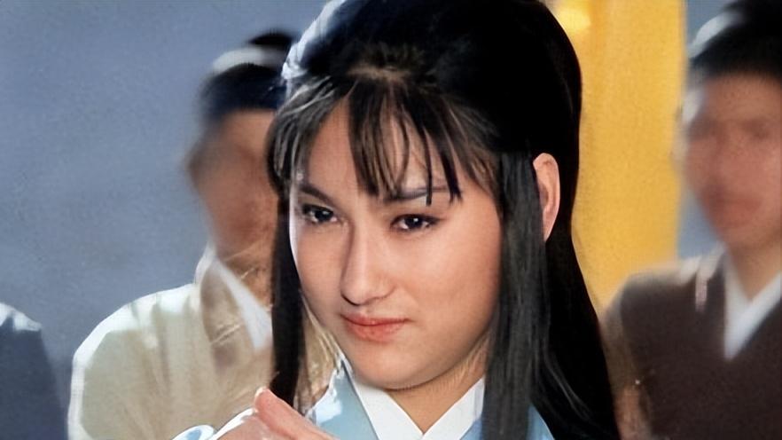 红姐太敢了！金像奖后隔天闯办公室要5万片酬：奖杯是金的直接卖！