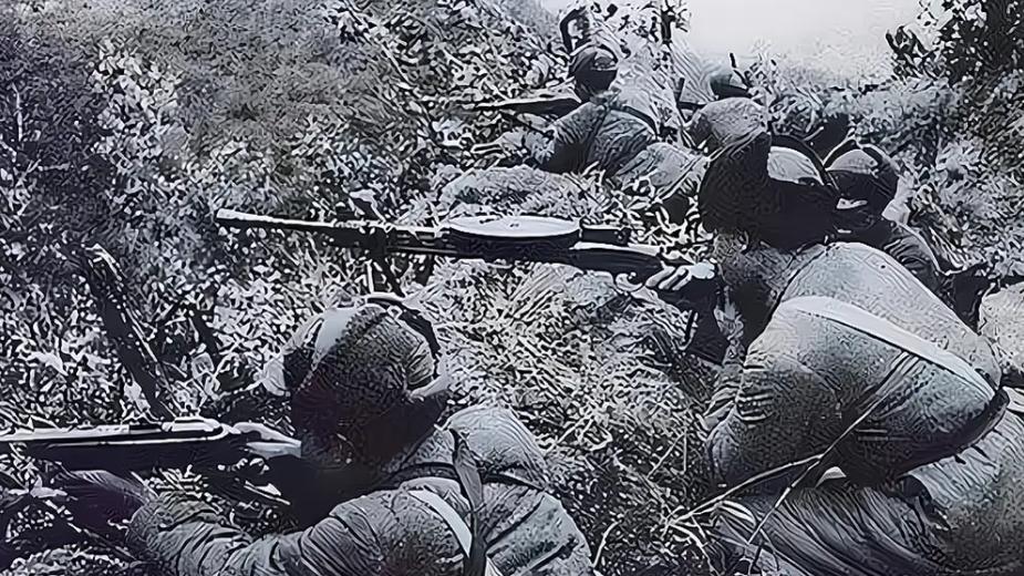 零下25度的钢铁意志：281高地十六具敌尸环绕的英雄背影