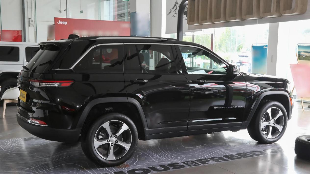 Jeep大切诺基4xe：一款集豪华与越野于一身的硬派SUV