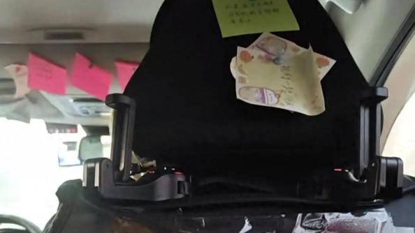 临沂一司机带车祸致残妻子跑滴滴，车厢内贴满了乘客祝福：最安全的网约车！