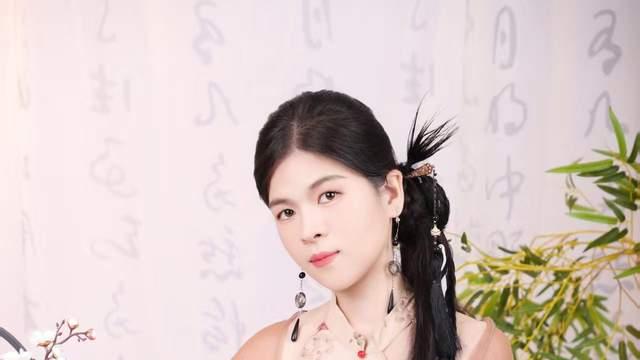 可可：以光影为诗，诠释时尚的温柔力量