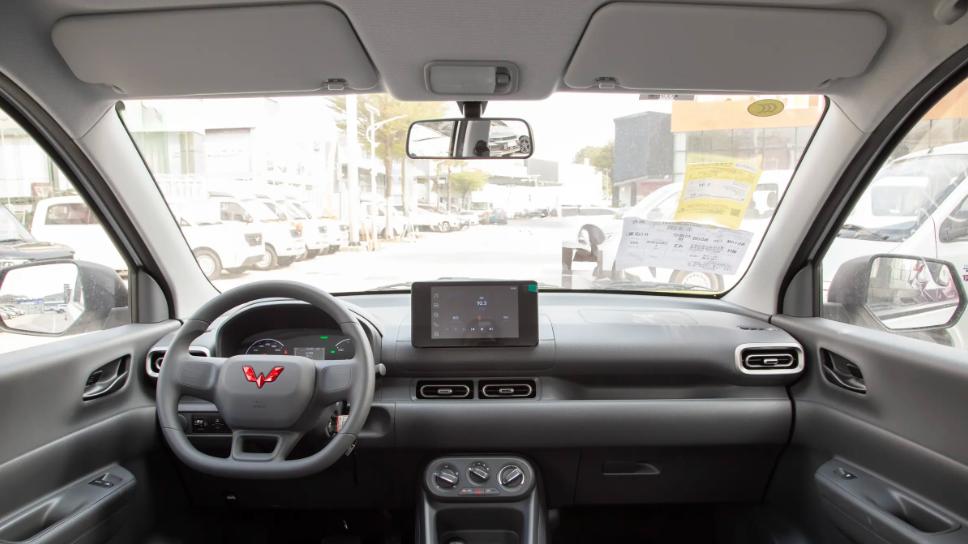 新增两款新车型，五菱宏光增程版实力均衡，纯电续航提升至150km