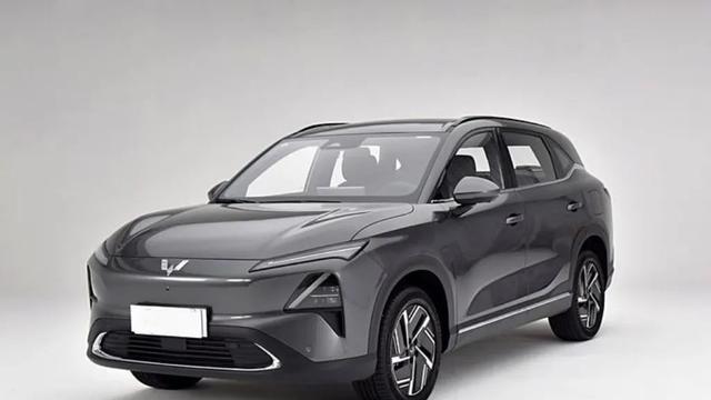五菱星光S实拍解析，10万级家用SUV新选择，空间与配置表现亮眼