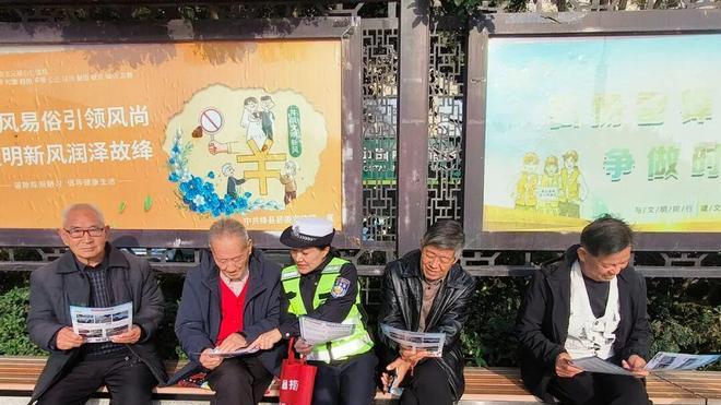 【绛县】交通安全百日行动 | 电影院广场话安全，“一盔一带”护出行