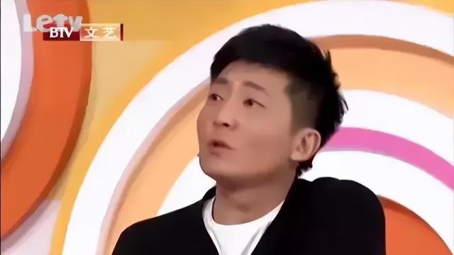 “老男孩”郭京飞，与鲍莉闪婚，17年宠妻如宝，今一家三口很幸