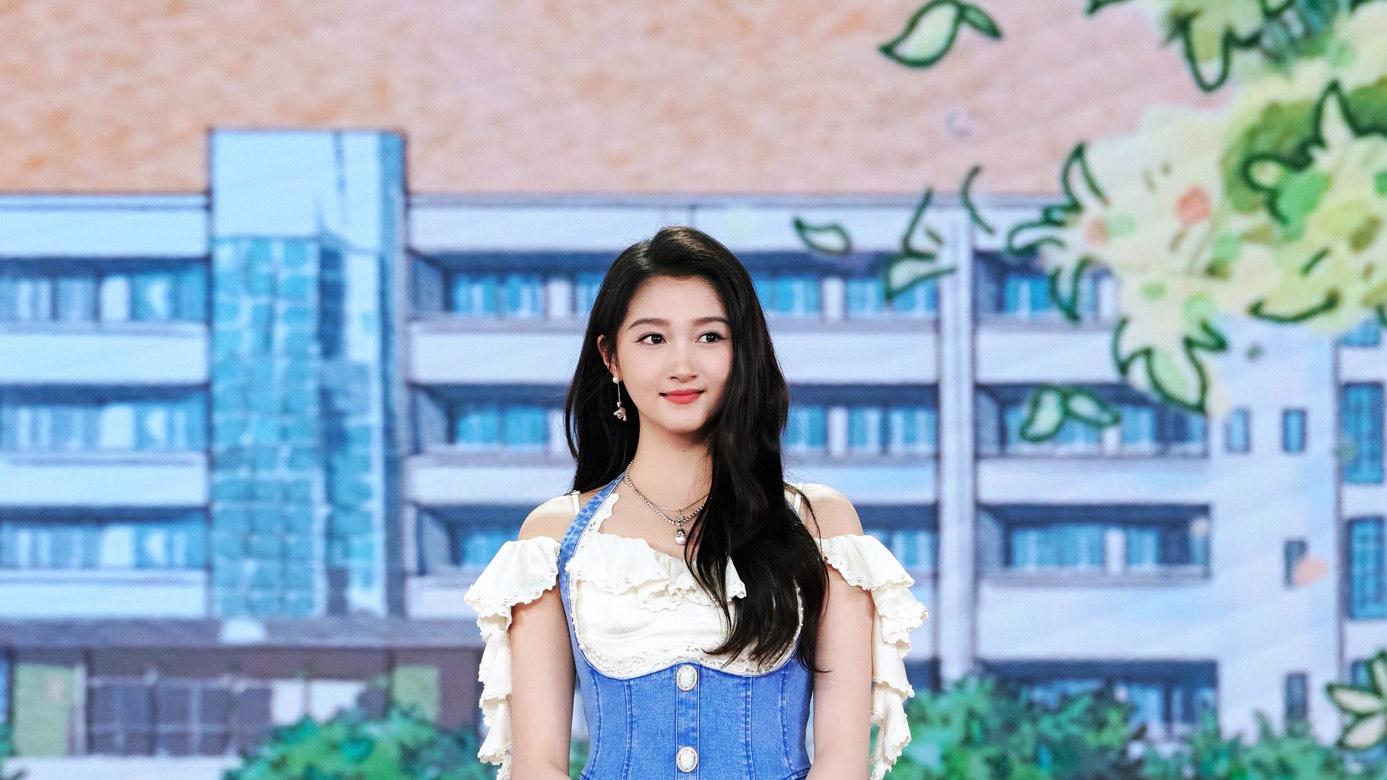 当前流量小❀，关晓彤与白鹿你选谁做女友