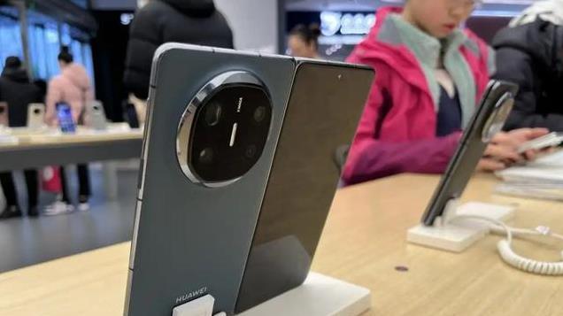 华为MateX6支持原价申购，黄牛天塌了！