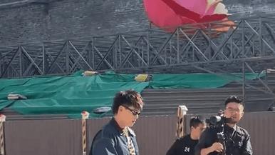 胡彦斌恋情后首现身，墨镜遮面气场足，风波后状态引热议！