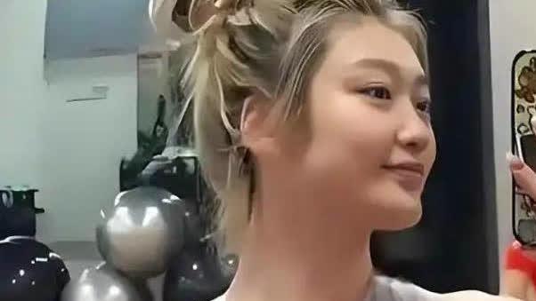 中国女篮“地震”？李梦深夜发文引猜测，宫指导或面临“甜蜜的烦恼”