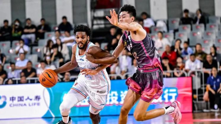 青春无畏！山东u18男篮107比99胜浙江进决赛，4人得分上双，王证独砍33分，巅峰之战即将打响，期