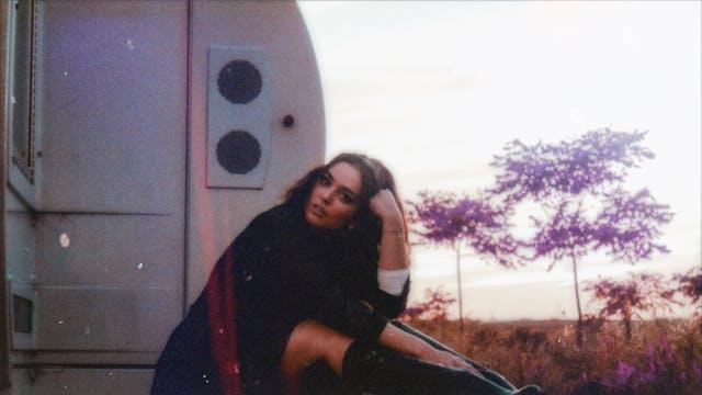 安遇情感：分手后想复合，该保持联系还是该断联？