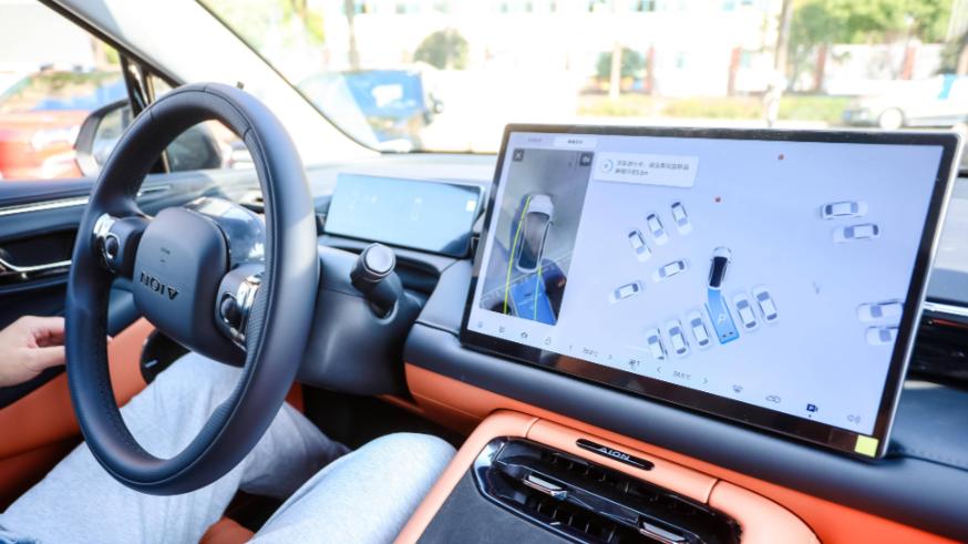 最新保值率榜单曝光，从28万降到12万：高配车型的贬值陷阱，9成司机都踩过